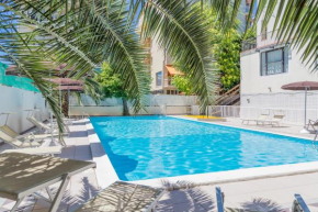 Hotel Plaza con piscina Cattolica
